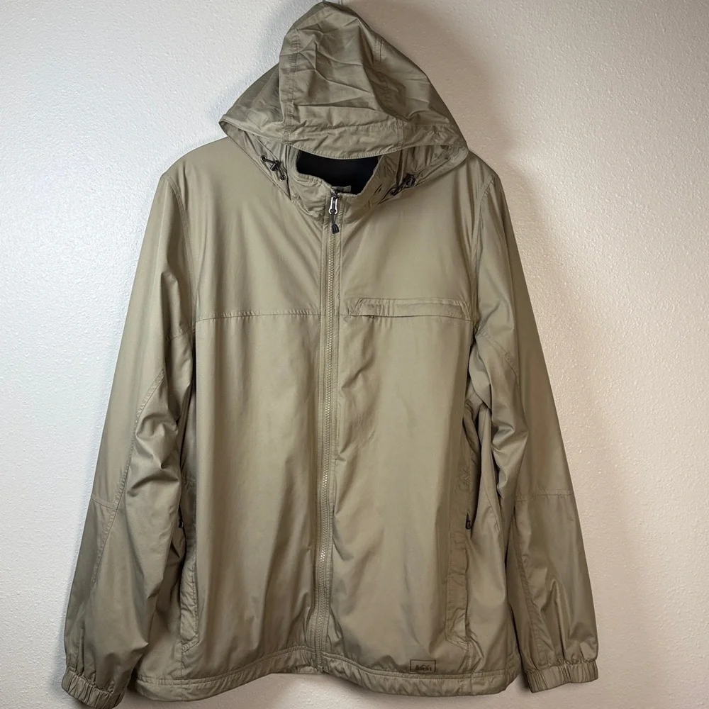 REI Hooded Windbreaker Jacket Men XL Tan  Neutral Outdoor Zip Pockets Mesh Lined
